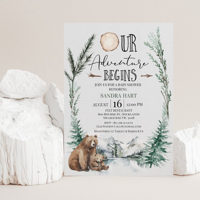 Wilderness Äventyr börjar Bear Unge Baby Shower Inbjudningar (Our adventure begins wilderness themed baby shower invitation featuring a bear and cub.)