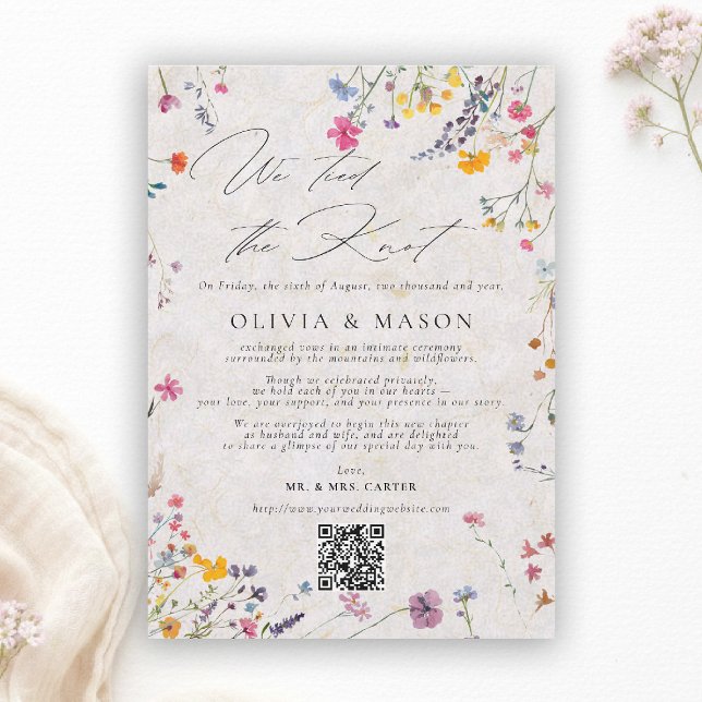 Wildflower Garden Modern Pink Wedding Announcement Inbjudningar (wildflower wedding announcement watercolor garden backyard barn summer spring elegant romantic pink )