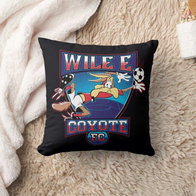 WILE E. COYOTE™ Football Club Badge Kudde (Filt)