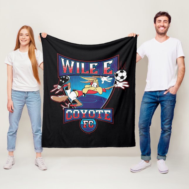 WILE E. COYOTE™ Fotbollsklubb emblem Fleecefilt (På plats)