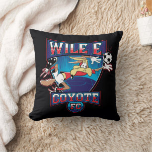 WILE E. COYOTE™ Fotbollsklubb Emblem Kudde