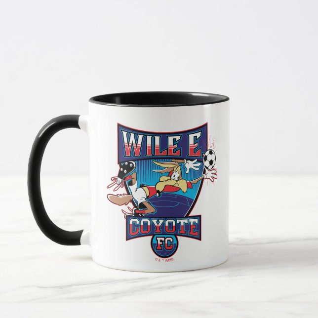 WILE E. COYOTE™ Fotbollsklubb emblem Mugg (Vänster)