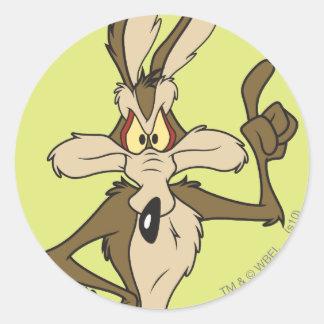 WILE E. COYOTE™ Står Stolt Runt Klistermärke