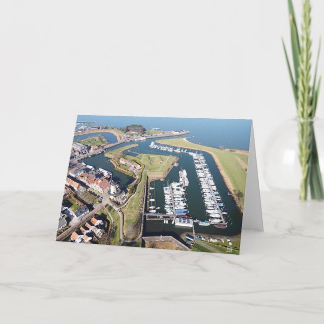 Willemstad in Nederland met moderne haven. Kort (Framsida)