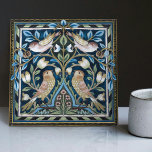 William Morris Birds och Tulips Art nouveau Kakelplatta<br><div class="desc">Välkommen till CreaTile! Här hittar du handgjorda mönsterfärger som jag personligen har ritat och vintage keramiska och porslinartade lerplattor, vare sig de är nedfläckader eller naturliga. Jag kärlek vill designa kakel och keramiska produkter och hoppas på ett sätt att förvandla ditt hem till något du tycker om att besöka gång...</div>
