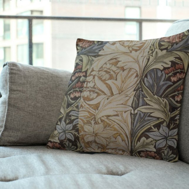 William Morris Blåklocka Tapet Botanisk Klassiker Kudde (Example of William Morris Bluebell pillow in a room)
