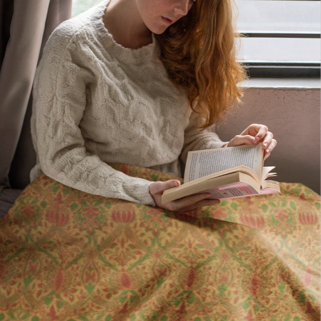 William Morris Cozy Classic Green Gold Red  Fleecefilt (Cozy up with a good book!)