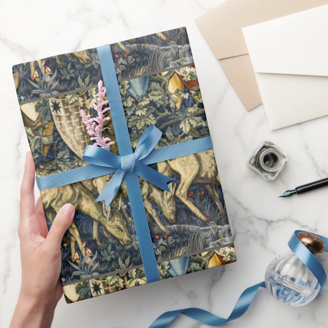 William Morris Deer and Shields in Verdant Realm Presentpapper (Gifting)