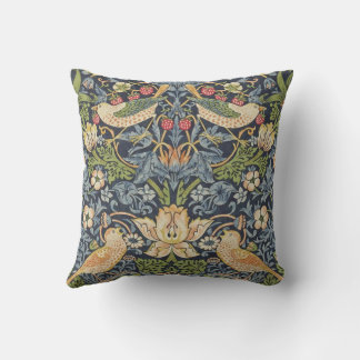 william-morris-jordgubbstårt-tapet kudde