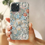 William Morris Lily Art nouveau Fodral-Mate iPhone<br><div class="desc">William Morris Lily Mönster Design. William Morris var en engelsk textildesigner, konstnär, författare och socialist med koppling till brödraskapet Pre-Raphaelite och British Arts and Crafts Movement. Han grundade ett formgivningsföretag i partnerskap med konstnären Edward Burne-Jones och poeten och konstnären Dante Gabriel Rossetti. Denna vackra bra i Art nouveau har mönster...</div>