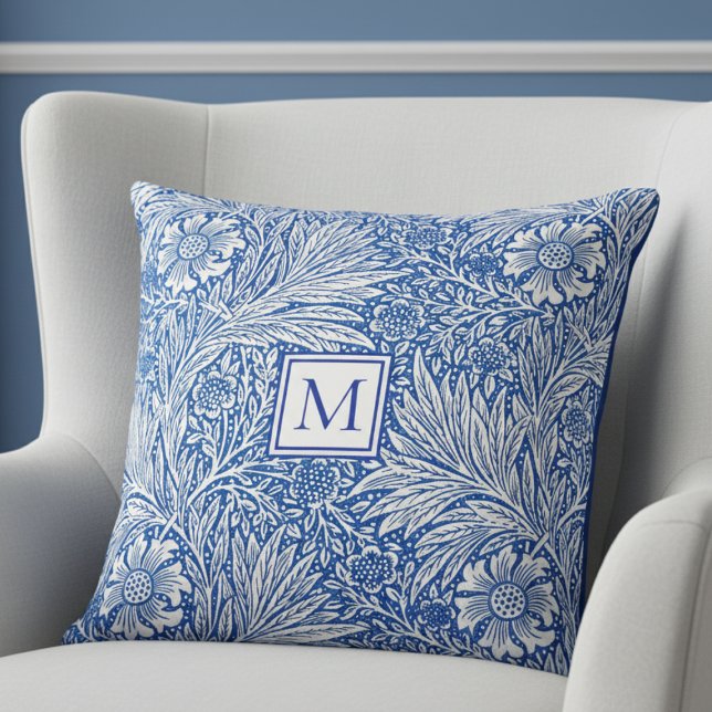 William Morris Marigold Blue Monogram Kudde (elegant vintage William Morris Marigold blue white floral throw pillow with custom monogram initial)