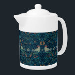 William Morris Vintage Blommigt Birds<br><div class="desc">Fågeln, en William Morris blommigt tapet-design från 1878, har inspirerats av produkten. Mönster var ursprungligen designat för teckning-rummet i Kelmscott House, Morris hemstad i London. William Morris (1834-1896) var en konisk engelsk textildesigner som levde under Victorian-perioden. Han bidrog i hög grad till återupplivandet av traditionell brittisk textilkonst och produktionsmetoder. En...</div>