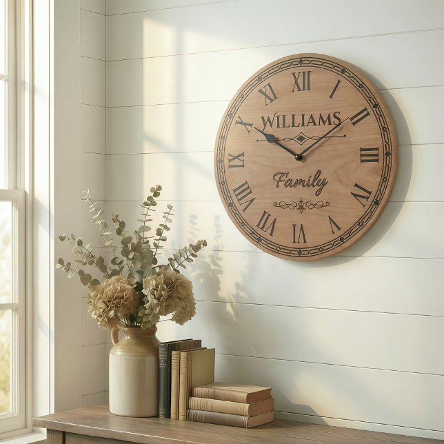 Williams Family Wall Clock – Wooden Style Decor  Stor Klocka (Skapare uppladdad)