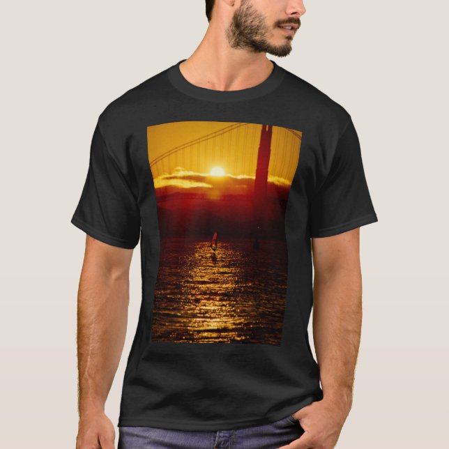 WindSurfer Silhouted by Sunset T-Shirt (Framsida)