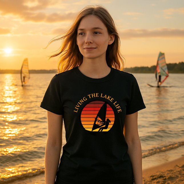 Windsurfing Girl Retro Sunset Sjö Life-mall T Shirt (Skapare uppladdad)