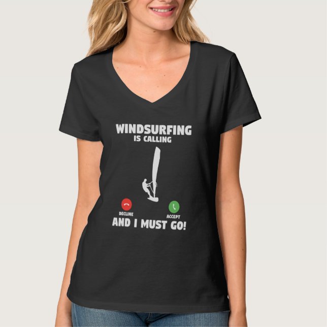 Windsurfing Is Calling And I Must Go Windsurfer 1 T Shirt (Framsida)