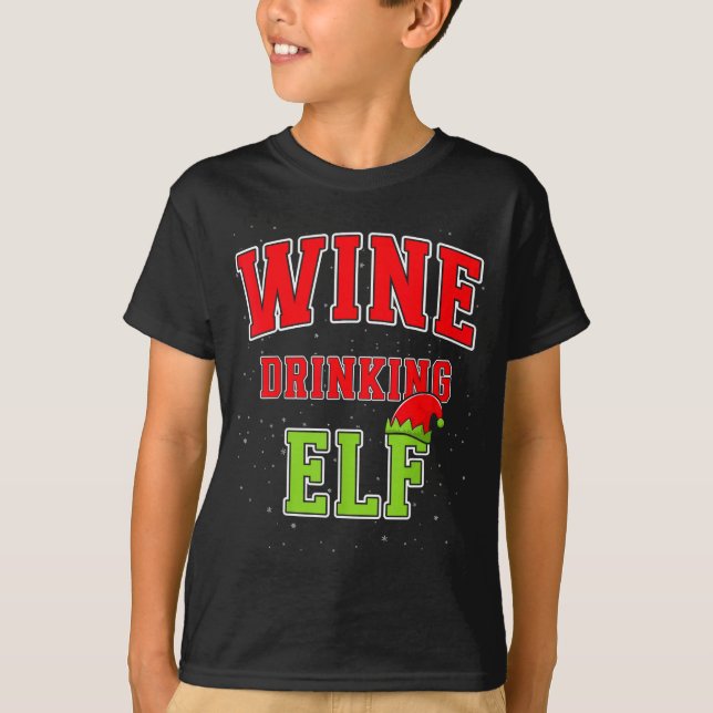 Wine Drinking Elf Christmas Family Matching Group  T Shirt (Framsida)