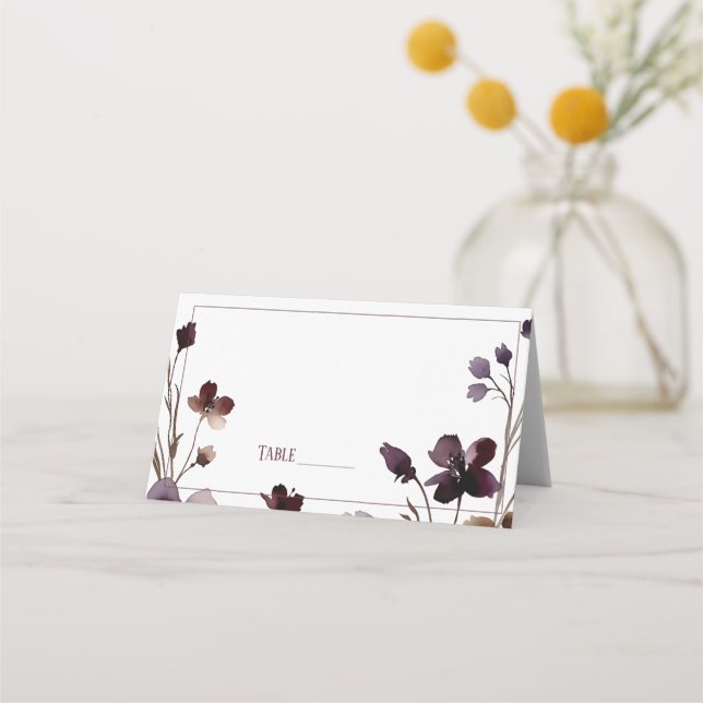 Wine Red Plum Mauve Fall Floral Wedding Placeringskort (Framsida)