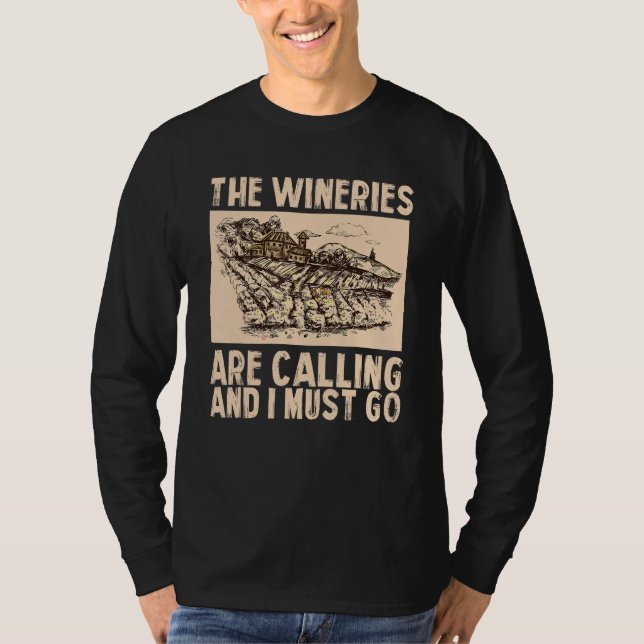 Wine The Wineries Are Calling And I Must Go Wine T Shirt (Framsida)