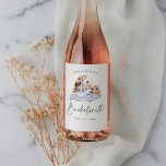 Winery Picnic Cottage Bachelorette Helg Vinflaska Etikett<br><div class="desc">Den här beundransvärda bilden som inspirerats av vineriet är adorberad med ängsgräs och picknick.</div>