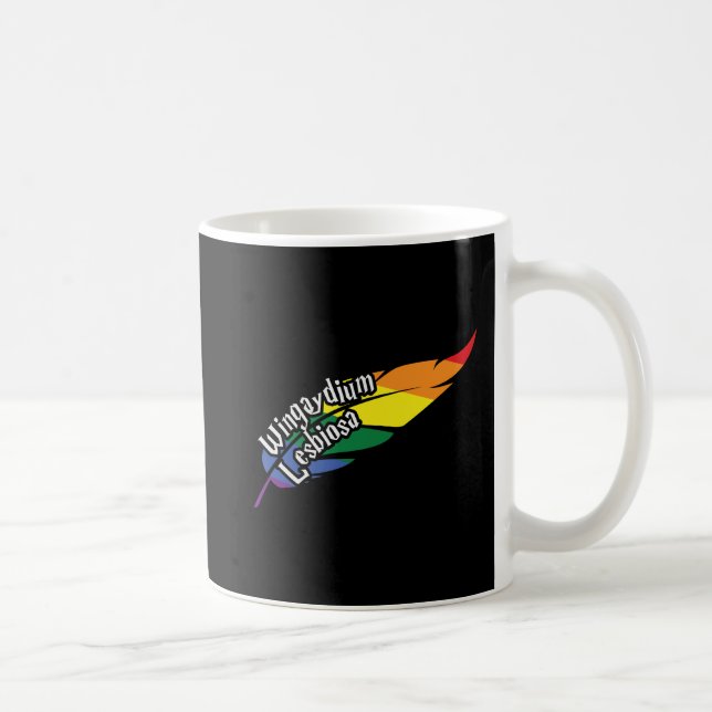 Wingaydium Lesbiosa - LGBTQ+ Magic Pun Kaffemugg (Höger)