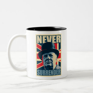 Winston Churchill ger aldrig upp Två-Tonad Mugg