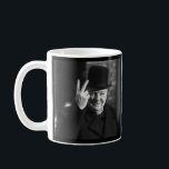 Winston Churchill Mugg - Offert 12<br><div class="desc">En del av vårt Winston Churchill-område.
 
 Citat: "En skönhetare är en som matar en krokodil - hoppas att den äter honom sist."
 
 ** Om du vill ändra storlek och placering för text/bild kan du göra det med alternativet "anpassa" **</div>