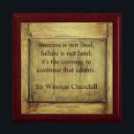 Winston Churchill Quote; Åldras av lyckad Vintage Minnesask<br><div class="desc">Winston Churchill Quote; Success,  med Vintage Åldras Wood-bakgrund,  Gift Boxes. Framgång är inte slutgiltigt,  misslyckande är inte ödesdigert: det är modet att fortsätta som räknas. - Winston Churchill Quote. Framgång är inte slutgiltigt,  misslyckande är inte ödesdigert. Det är modet att fortsätta det som räknas.</div>