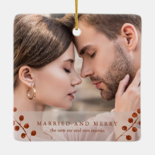 Winter Berries Terracotta Married och Merry Photo Julgransprydnad Keramik