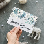 Winter-Blommigten Navy & White Yuletide Blessings  Helgkort<br><div class="desc">din helgdag med nära och kära i år med Blommigten Navy och White Yuletide Blessings Winter  hälsning med vackra Blåblå och vita blommigtar. Redigera det inre meddelandet om du vill säga spelar ingen roll. Ha en mycket välsignad Yule!</div>