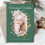 Winter Botanical Ro och Evergreens Photo Julkort<br><div class="desc">Detta underbart elegant julkort med helgdag har en unik blandning av rosa ros med evergreens och holly med röda bär för att bilda en perfekt underbar blandning. Ovalet ram som omger ditt foto gör ett vackert och unikt julkort. Anpassa textmallen med din familj namn och året.</div>