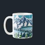 Winter christmas-bakgrund. Träet och sn gräs träd Kaffemugg<br><div class="desc">Winter christmas-bakgrund. Gräs träd och snö. Vinterlandskap med träd skog,  berg och by. Gott nytt år firande. Helgdag i julafton. vintage illustrerar platta stilar,  bakgrund,  byggnad,  firande,  jultoma,  kall,  fir,  plan,  skog,  hälsning,  lycklig,  backe,  helgdag,  måne,  hus,  illustration,  landskap,  vintage, ,  berg,  natur,  ,  retro,  illustration</div>