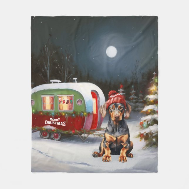 Winter Doberman Husvagn Juläventyr  Fleecefilt (Framsidan)