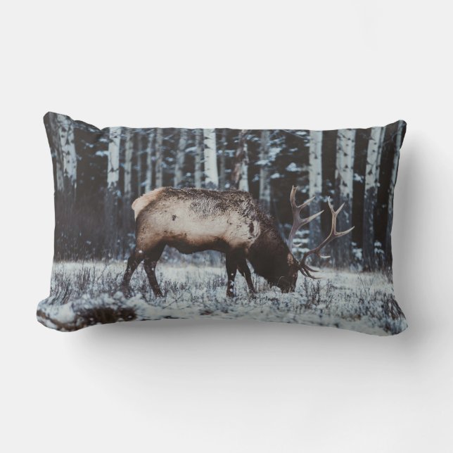 Winter Elk in Birch Forest Decorative Pillow Lumbarkudde (Framsida)
