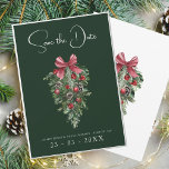 Winter Emerald Grönt Den kommande jul Bröllop Spara Datumet<br><div class="desc">Winter Emerald Grönt Bröllop spara datum-kort - Elegant Foliage i Rustic Evergreen Hues. Bygg upp årstidens fantasi med vårt traditionella spara-till-datum-kort för julen bröllop, som är förankrat i rik och färg för rött och grönt. Den här elegantens spara-the-date-kort har ömtåliga bladaccenter som framkallar skönheten i vintergröna karm. Med en perfekt...</div>