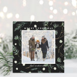 Winter Evergreen Foliage Photo Black Square Julkort<br><div class="desc">Denna jul | Kortet i Helgdag har en handmålad vintergrön mönster på svart bakgrund och anpassningsbar på baksidan.</div>