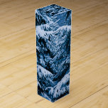 Winter Forest Julgran Presentask För Vinflaska<br><div class="desc">Snö täckte grisen träd i skogen. Färsk vit snö,  blå och grönt färg,  vinterhumör. God jul och Gott nytt år till er och er!</div>
