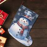 Winter Forest Snögubbe Stor Julstrumpa<br><div class="desc">Lägg till en festlig beröring till din kamermantel i julhelgen med en julklapp för Winter Forest Snögubbe. Lagringskonstruktionen har ett sött snögubbe i ett charmerande top hat och en sjalv som står på en vinterskogsscen med fallande snö med ett utrymme som du kan lägga till ditt namn för personanpassning. Ytterligare...</div>