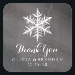 Winter Frost Snöflingor Chalkboard | Bröllopsförmå Fyrkantigt Klistermärke<br><div class="desc">FRÅN INSAMLINGEN AV WINTER FROST SNÖFLINGOR BRÖLLOP: EN VITE Elegant Snowflake med en bakgrundsuppsättning för kretskort. Använda dekalen för dina gästboxar, kandisäckar, presentpåsar, kaklåda och mycket annat. Om du har några frågor eller ändringar som behövs kan du skicka e-post till paula@labellarue.com Se till att du kontrollerar om det finns andra...</div>
