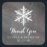 Winter Frost Snöflingor Chalkboard | Bröllopsförmå Fyrkantigt Klistermärke<br><div class="desc">FRÅN INSAMLINGEN AV WINTER FROST SNÖFLINGOR BRÖLLOP: EN VITE Elegant Snowflake med en bakgrundsuppsättning för kretskort. Använda dekalen för dina gästboxar, kandisäckar, presentpåsar, kaklåda och mycket annat. Om du har några frågor eller ändringar som behövs kan du skicka e-post till paula@labellarue.com Se till att du kontrollerar om det finns andra...</div>