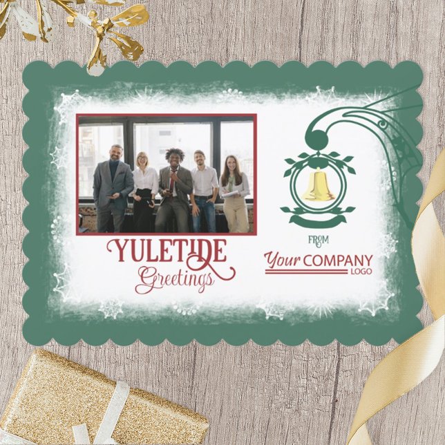 Winter-Grönten, Burgundy Red Script Guld Bell Julkort (green red burgundy business Christmas holiday greeting card, company logo and photo, gold bell)