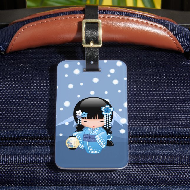 Winter Kokeshi Doll - Blue Mountain Geisha Girl Bagagebricka (Framsida Insitu 2)