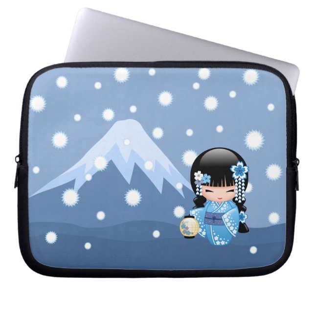 Winter Kokeshi Doll - Blue Mountain Geisha Girl Laptop Sleeve (Framsidan)