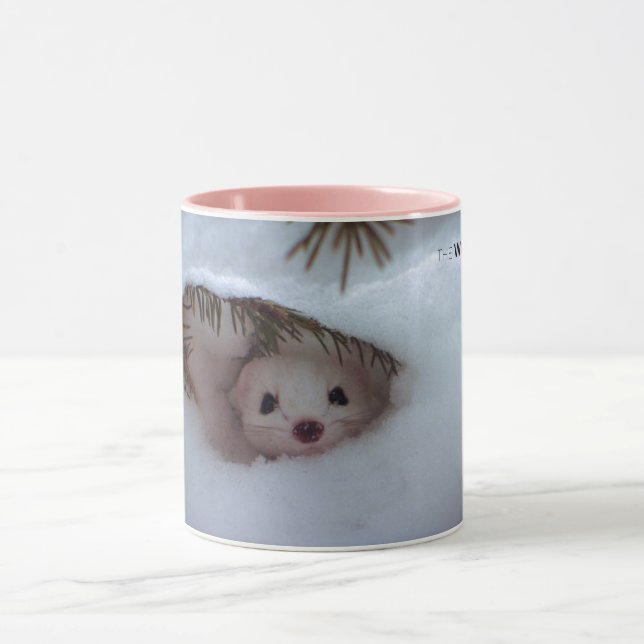 Winter-Kort-Tails Weasel Mugg (Center)