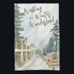 Winter Ligcape Walking på Winter Wonderland Kökshandduk<br><div class="desc">Vinterlandskapshandduk,  med texten "Walking in a Winter Wonderland" i trendigets manustypografi. I detta land-projekt finns en vattenfärgscen med en snöskog väg,  gräs träd,  en rån och uggla på stängselstolparna.</div>