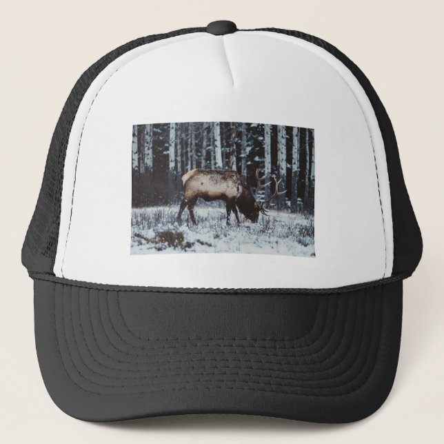 Winter Majesty: Elk in Snow Trucker Cap Keps (Framsida)