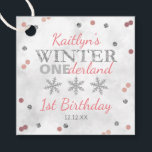 Winter ONEderland 1:a födelsedag Gåvor Etiketter<br><div class="desc">Fira i stil med den här söta och mycket trendig födelsedagsfesten föredrar taggar. Den här utformningen är enkel att anpassa med din speciella händelsetext och dina gäster blir glada när de ser dessa fantastiska märkre. Matchande duschobjekt finns i samlingen.</div>