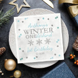 Winter ONEderland 1:a födelsedag Pappersservett<br><div class="desc">Fira i stil med trendiget 1:a födelsedag party-blöjor. Designen är lätt att anpassa med din egen formulering och din familj och dina vänner blir glada när de ser dessa fantastiska servetter. Matchande objekt i party finns i samlingen.</div>