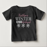 Winter ONEderland 1:a födelsedag T Shirt<br><div class="desc">Fira i stil med det här trendiget,  första födelsedag t-shirt. Utformningen är enkel att anpassa med din egen formulering och din lilla snöflake kommer att se så söt ut med den här söta anpassningsbarna t-shirt. Matchande objekt i party finns i samlingen.</div>