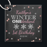 Winter ONEderland Chalkboard 1:a födelsedag Gåvor Etiketter<br><div class="desc">Fira i stil med den här söta och mycket trendig födelsedagsfesten föredrar taggar. Den här utformningen är enkel att anpassa med din speciella händelsetext och dina gäster blir glada när de ser dessa fantastiska märkre. Matchande duschobjekt finns i samlingen.</div>